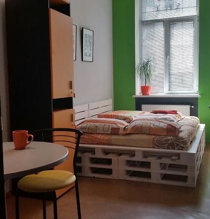 The Georgehouse Hostel Lviv Exterior foto